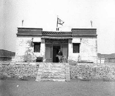 Знамя Мира в Цаган Куре во время Второй Центральноазиатской экспедиции Н.К. Рериха. 1935 г.