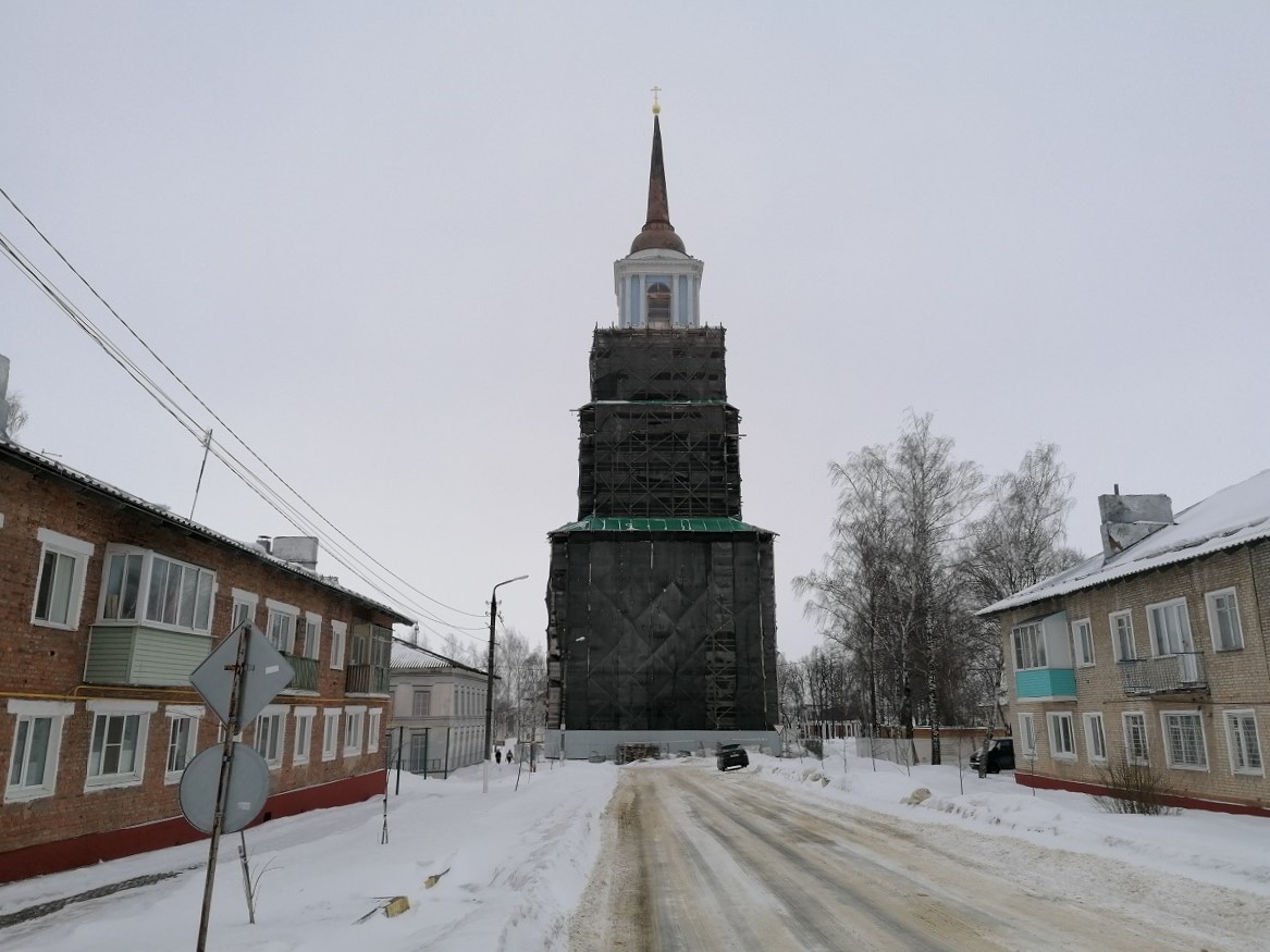 Николаевская колокольня на реставрации.