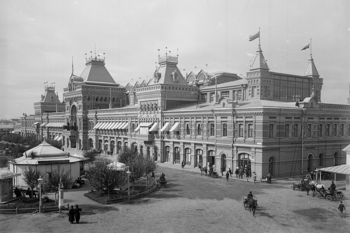 Вид на Главный Ярмарочный дом. Около 1895 г.