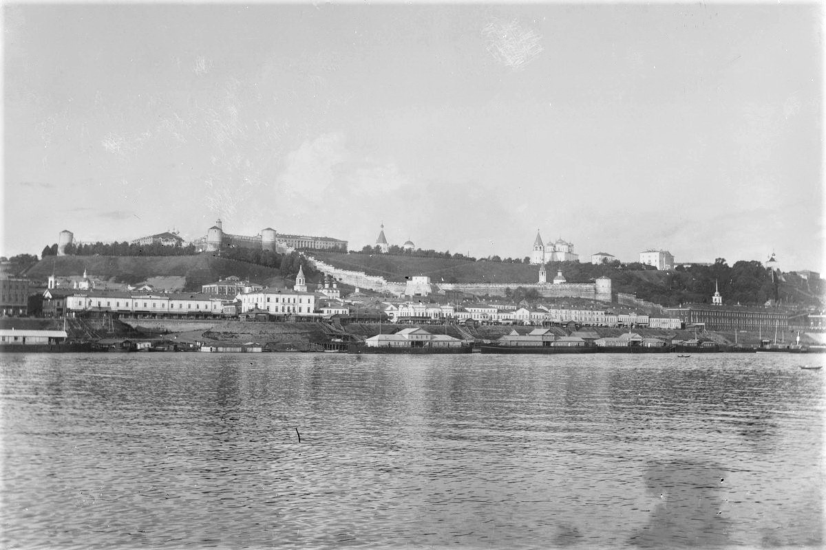 Вид на Нижневолжскую набережную со стороны р. Волги г. Нижний Новгород. Около 1895 г.