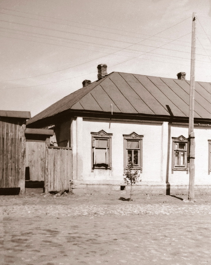 Часть дома, в котором Абрамовы жили последние 7 лет жизни. Адрес: г. Венёв, ул. Советская, д. 13. 